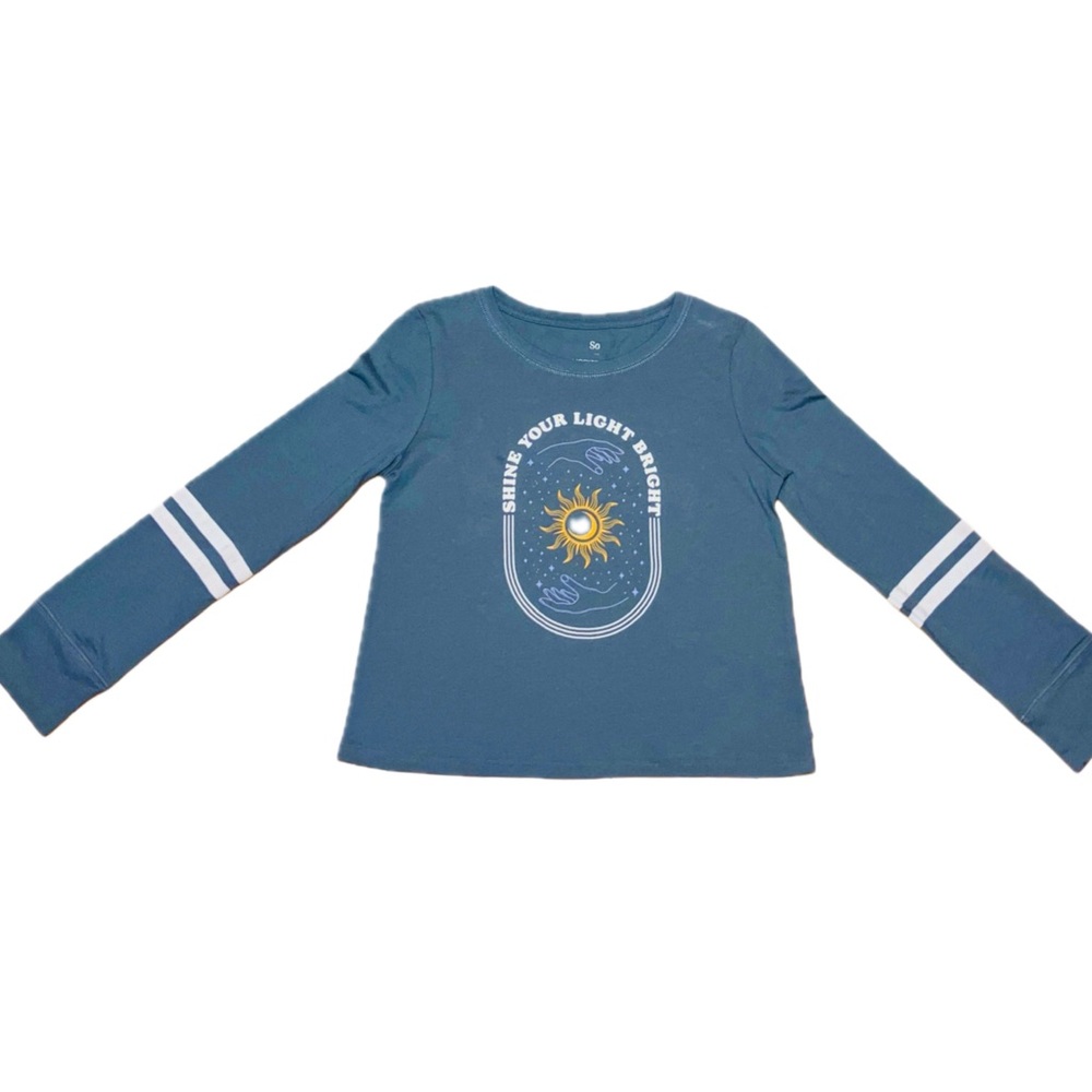New without tags Girls pewter blue and white long sleeve t-shirt size small